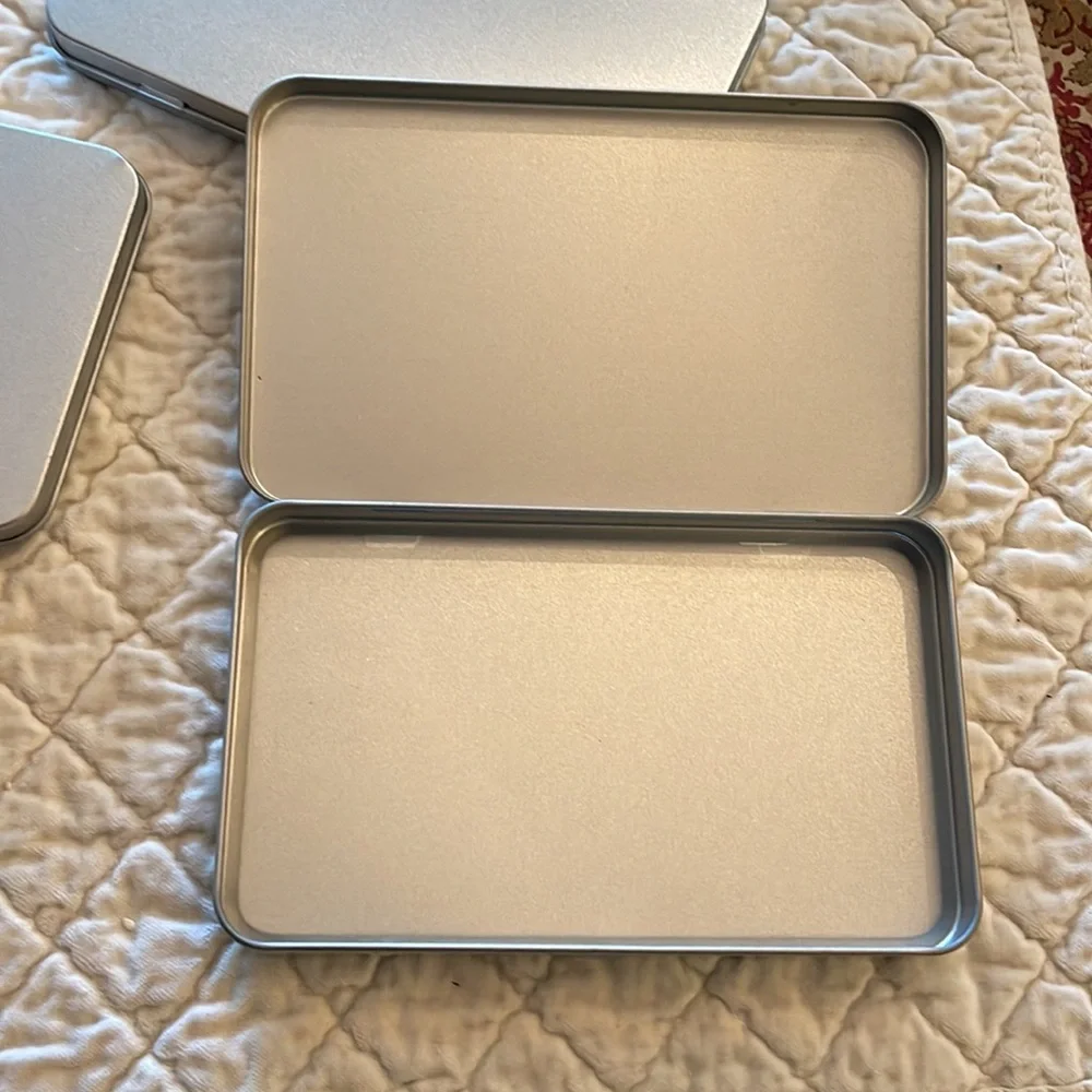 NWOT Large metal magnetic travel tin